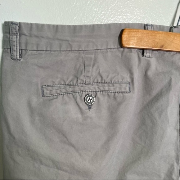 Old Navy Slim Chino Short Greyscale - Picture 11 of 15